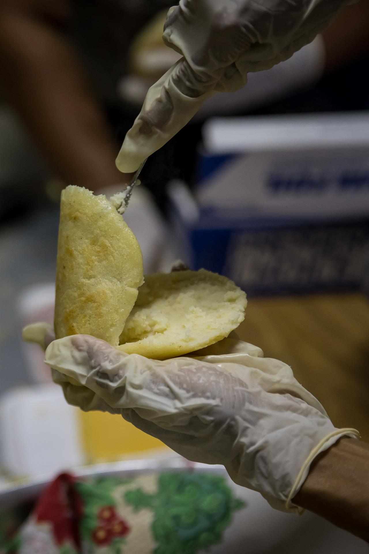 Venezolanos celebran el D&iacute;a Mundial de la Arepa (5)
