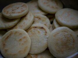 Venezolanos celebran el "Día Mundial de la Arepa", su alimento insigne Venezolanos celebran el Día Mundial de la Arepa (5)