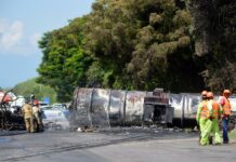 México investigará accidente donde murieron 18 migrantes en el norte del país accidente entre un camión de carga y un autobús de pasajeros