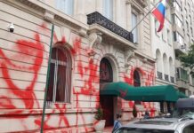 consulado de Rusia vandalizada con pintura roja, hoy, en Nueva York (1)