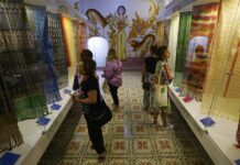 exhibición de rebozos dentro del Museo de Artes Populares (3)