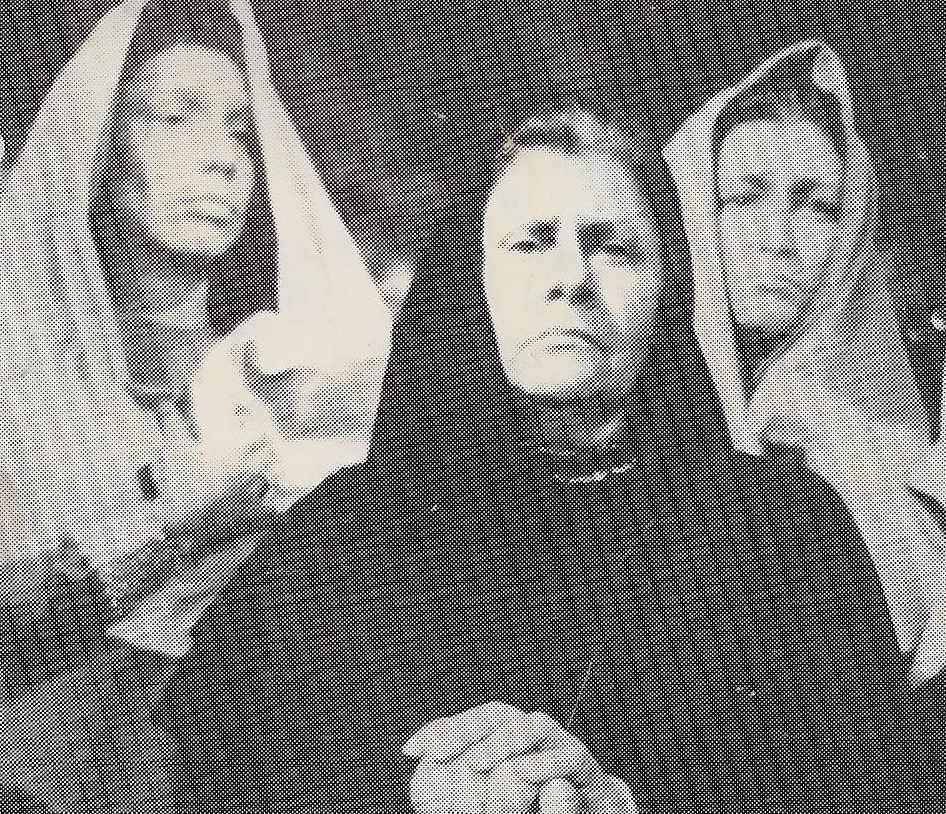 Ofelia Gonz&aacute;lez (centro), aparece junto a Leonor D&aacute;til y Lula Santos, en su debut neoyorquino en &ldquo;La casa de Bernarda Alba&rdquo;, INTAR, febrero de 1972