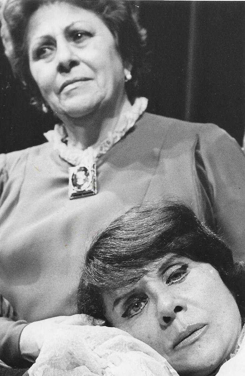 Ofelia junto a Amelia Bence, en &ldquo;Do&ntilde;a Rosita la soltera&rdquo;, de Garc&iacute;a Lorca, Repertorio Espa&ntilde;ol, noviembre de 1975