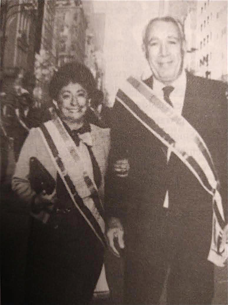 Una de las personalidades latinas más famosas designadas como Gran Mariscal del Desfile de la Raza/Hispanidad en 1982, fue el gran actor mexicano Anthony Quinn (+), estrella de Hollywood.