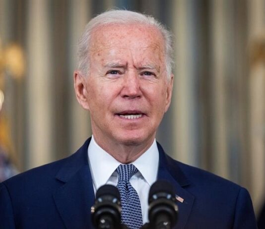 El presidente de EE.UU., Joe Biden, ha perdonado la pena y permitido la liberación de Efraín Antonio Campo Flores y Franqui Francisco Flores de Freitas, familiares del presidente venezolano, Nicolás Maduro, a cambio de siete estadounidenses encarcelados en Venezuela.