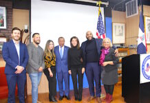 Cámara de Comercio Dominicano-Americana amplia su network Algunos de los directivos de la Cámara de Comercio Dominicano-Americana durante el almuerzo ofrecido en su sede en Manhattan posaron para nuestro lente, entre ellos consta el fundador y presidente de la cámara, Lic. Manuel Lebron (centro), el relacionista público Yampiero JP de Dios y Mary Khury, asesora principal de la organización.