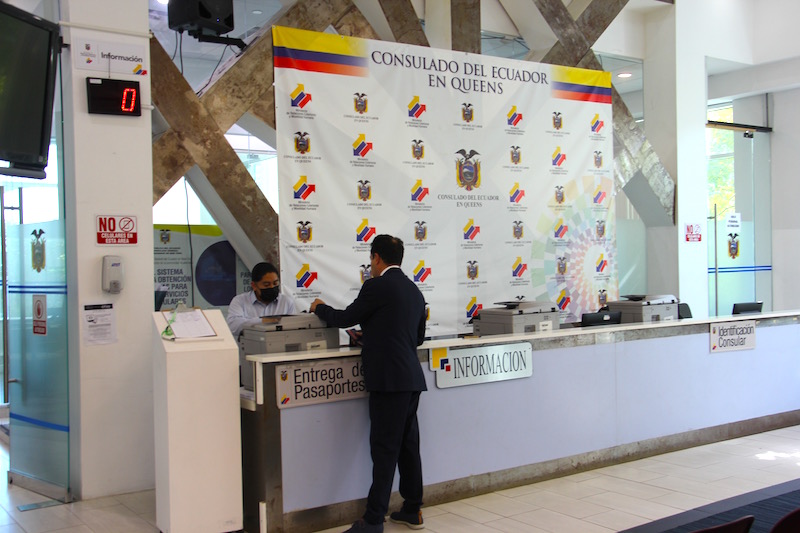 La Agencia Consular de Ecuador en Queens, liderada por el cónsul Rodrigo Benítez, se encuentra en un punto estratégico, de muy fácil acceso desde diferentes puntos de Nueva York, junto al puente que conecta Queens con Manhattan.