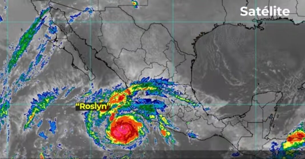 El ciclón Roslyn se intensificó a huracán categoría 3 en la escala de Saffir-Simpson la madrugada de este sábado en el Pacífico mexicano y su circulación provocará lluvias torrenciales en los estados de Jalisco y Nayarit, e intensas en Colima y Michoacán, informó el Servicio Meteorológico Nacional (SMN).