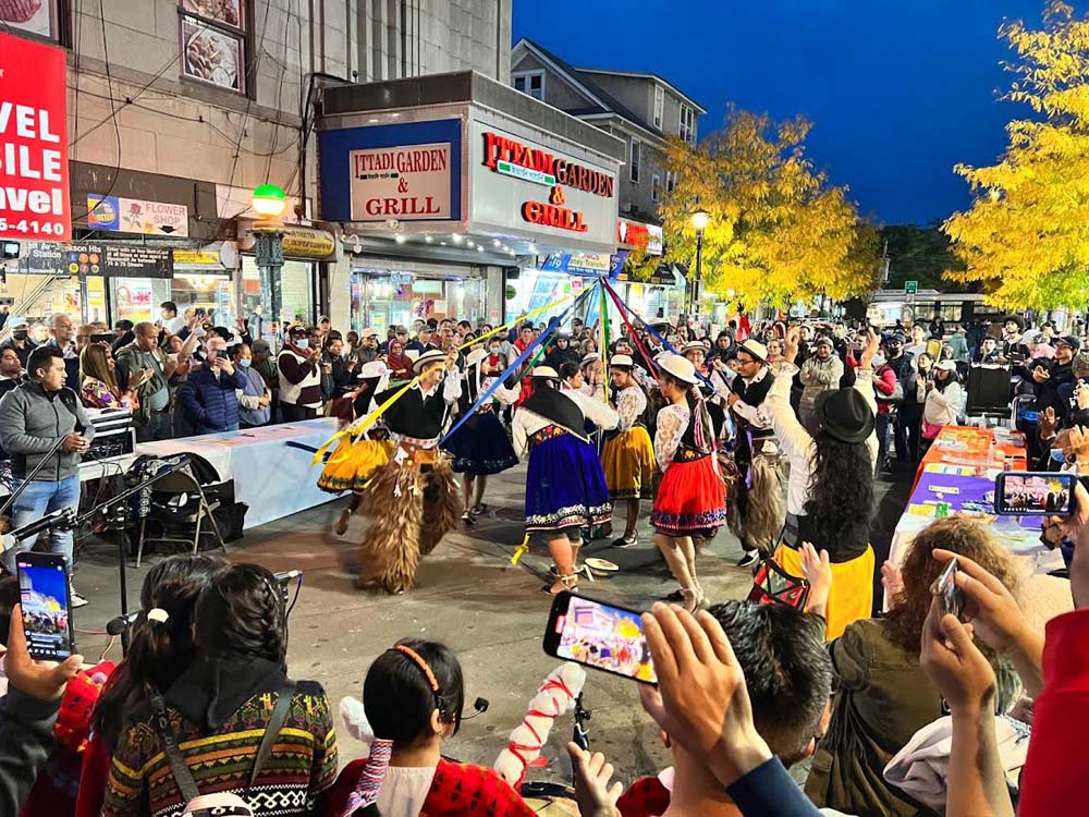 Para finalizar el programa, se presentaron varios números culturales, entre ellos participó la agrupación Sisa-Pakari, con danzas tradicionales de Ecuador, una de las comunidades latinas más grande y más antigua de Corona, en el condado de Queens.