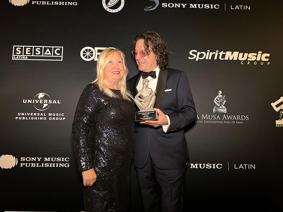El compositor cubano estadounidense Rudy Pérez y su esposa Betsy
