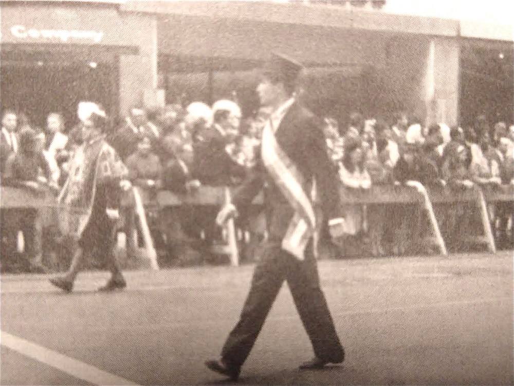En el tercer Desfile del Día de la Raza, en 1967, el Gran Mariscal fue Herman Badillo (+), primer hispano electo presidente del Bronx y primer hispano en el Congreso de Estados Unidos.