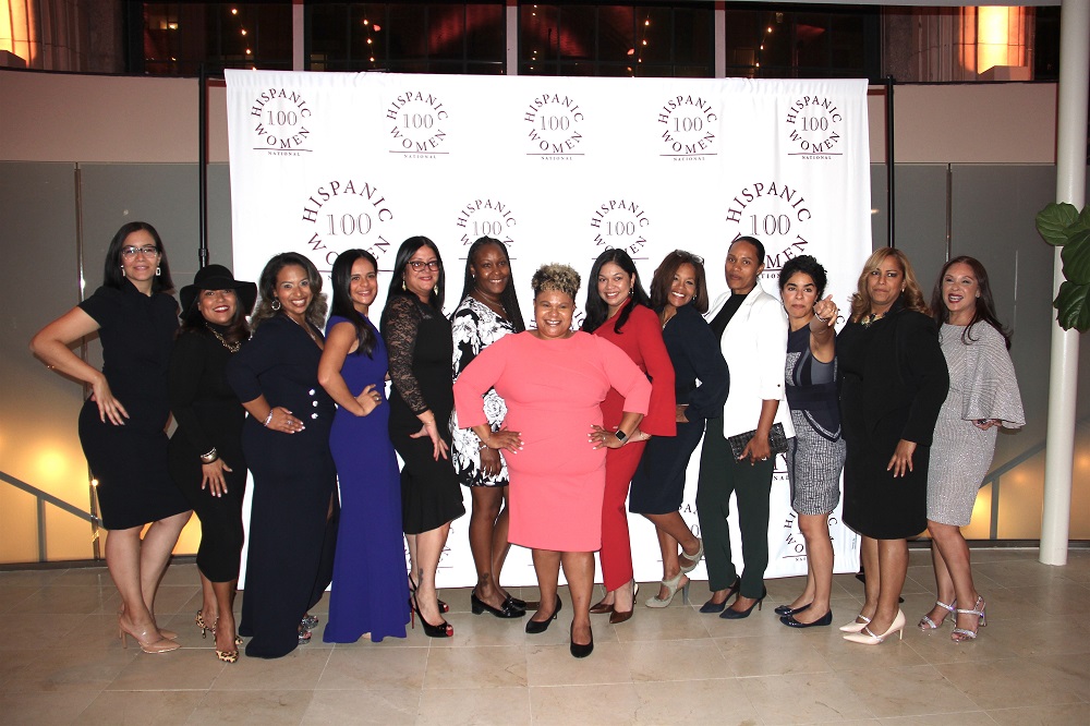 Hispanic Women La gala anual de la organización 100 Hispanic Women National Inc. celebró los veinticinco años de trabajo de esta organización femenina, dedicada fundamentalmente a promover el progreso de las mujeres a través de la educación.
