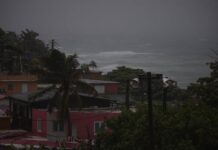 Las muertes relacionadas con el paso del huracán Fiona por Puerto Rico aumentaron a 30, aunque la mitad de ellas se encuentran todavía bajo investigación para establecer su vínculo con el ciclón, según el último informe del Departamento de Salud.