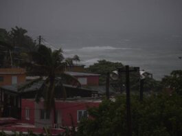 Las muertes relacionadas con el paso del huracán Fiona por Puerto Rico aumentaron a 30, aunque la mitad de ellas se encuentran todavía bajo investigación para establecer su vínculo con el ciclón, según el último informe del Departamento de Salud.