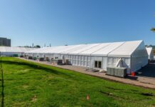 Nueva York abrió el campamento para inmigrantes en Randall’s Island