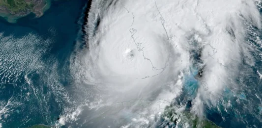 El ciclón postropical Ian produce este sábado fuertes lluvias a su paso por Carolina del Norte y se espera continué su trayecto por Virginia, en lo que son los últimos estertores de un recorrido de destrucción por el sureste de Estados Unidos, con al menos 23 muertos.