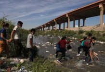 Los inmigrantes y sus desafíos legales al llegar a Nueva York A medida que continúan llegando miles de inmigrantes, la ciudad de Nueva York, tanto para las autoridades como las organizaciones se han enfrentado con una serie de trabas, entre ellas, los retos y desafíos legales que se enfrentan los solicitantes de asilo