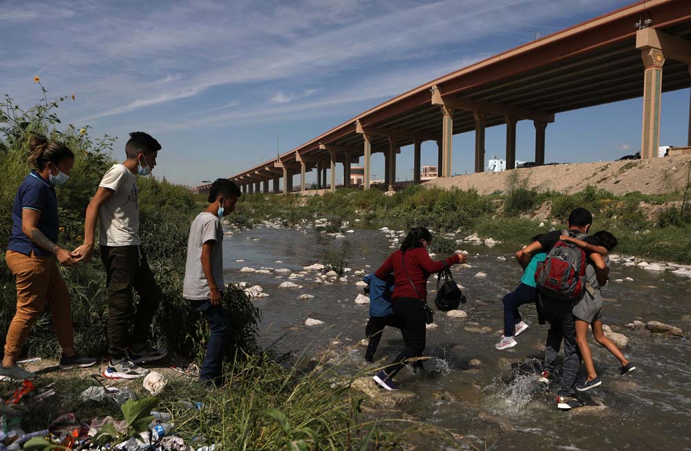 Inmigrantes A medida que continúan llegando miles de inmigrantes, la ciudad de Nueva York, tanto para las autoridades como las organizaciones se han enfrentado con una serie de trabas, entre ellas, los retos y desafíos legales que se enfrentan los solicitantes de asilo
