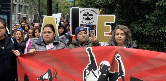 Varias organizaciones civiles convocaron hoy en Nueva York una protesta para pedir al presidente de Estados Unidos, Joe Biden, que garantice mayores protecciones laborales a los trabajadores indocumentados, en un momento en el que la metrópoli da acogida a una oleada de inmigrantes.