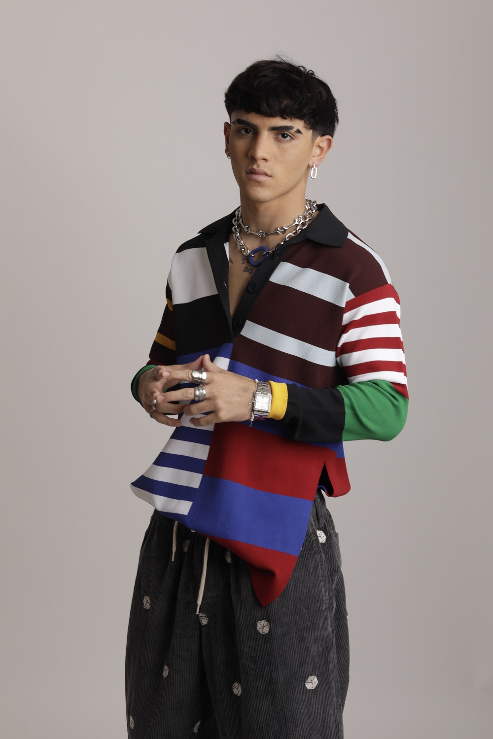 Joonti es un joven artista emergente ya con una trayectoria desde &ldquo;La Voz Kids&rdquo; hasta su &eacute;xito ahora. 