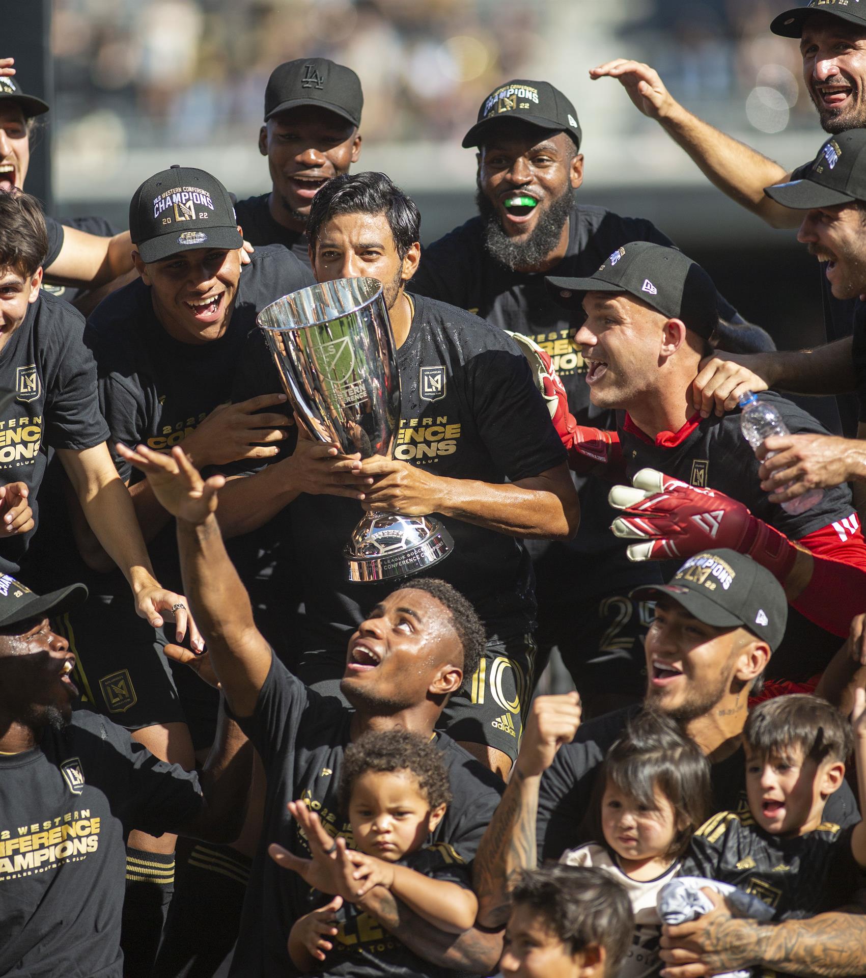 Jugadores de Los Angeles FC festejan su triunfo ante Austin Football Club (2)