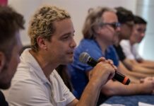 Los Amigos Invisibles afirman en México que han cumplido su sueño Julio Briceño (i), vocalista del grupo venezolano Los Amigos Invisibles