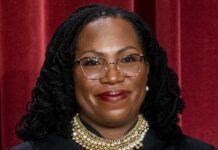 Honran con calle de Miami a Ketanji Brown, primera afroamericana del Supremo