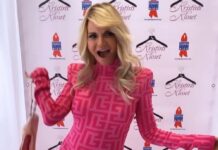 Kristin Chenoweth en el Mercadillo de Broadway y Gran Subasta anual de Nueva York.