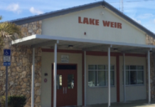 Adolescente reparte en escuela de Florida 13.500 dólares robados a su abuela Lake Weir