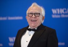 El cómico Leslie Jordan muere en un accidente de tránsito en Los Ángeles Leslie Jordan