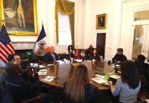 En Nueva York la gente decide sobre su dinero Los medios de comunicación comunitarios de la ciudad de Nueva York fueron convocados para conocer detalles sobre el histórico proceso de participación ciudadana en los recursos del presupuesto municipal, presidiendo la mesa redonda el comisionado Manuel Castro (MOIA).