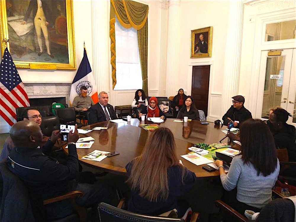 MOIA CEC 1 Los medios de comunicación comunitarios de la ciudad de Nueva York fueron convocados para conocer detalles sobre el histórico proceso de participación ciudadana en los recursos del presupuesto municipal, presidiendo la mesa redonda el comisionado Manuel Castro (MOIA).