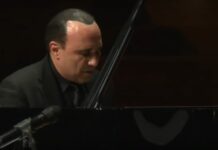 Michel Camilo defiende la música clásica frente al auge de otros géneros El laureado pianista y compositor dominicano Michel Camilo ve "muchísimo" futuro en la música clásica, pese a la efervescencia que causa en el mundo el género urbano, aunque afirma que en todos los estilos siempre hay obras de calidad.