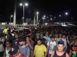 Grupos de migrantes venezolanos y del Ecuador, que han llegado a la frontera sur de México, solicitaron al Gobierno mexicano que los deporte a su país de origen, o a lo más cercano a Colombia, porque se han topado de manera sorpresiva con las nuevas restricciones de Estados Unidos.
