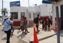 Venezolanos abandonan México por su frontera sur tras restricciones de EE.UU. Migrantes indocumentados, en su mayoría venezolanos, caminan en caravana (2)
