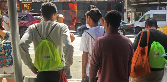 Migrantes llegan a Nueva York