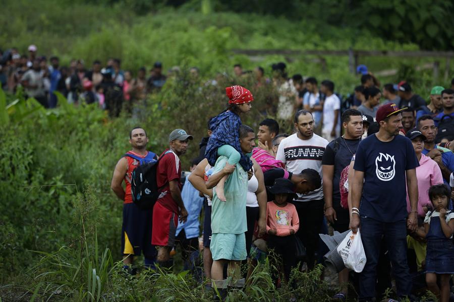 Miles de venezolanos varados (2)