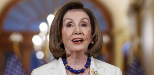 El agresor del marido de la presidenta de la Cámara de Representantes de Estados Unidos, Nancy Pelosi, gritó "¿Dónde está Nancy?" tras irrumpir este viernes en su casa de San Francisco (California), donde atacó al esposo de la política demócrata Paul Pelosi, según medios estadounidenses.