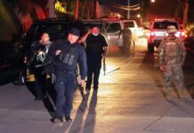 Personal de la Policía Municipal y de la Marina resguardan la zona donde se registro un motín de indocumentados venezolanos