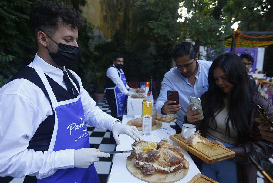 pan para el Día de los Muertos, hoy, en la Paneada, en Guadalajara (2)