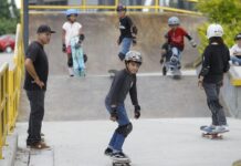 A bordo de una patineta, niñas y niños vencen sus miedos para practicar los arriesgados trucos del skateboarding, que dejó de ser considerada una actividad para vagos y se convirtió en un deporte que fomenta la cultura de paz y la igualdad de género.