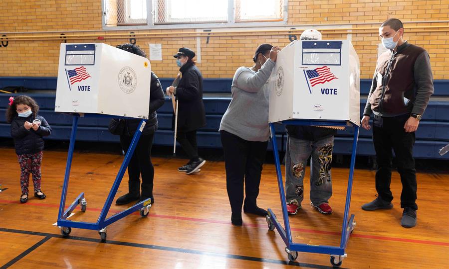 Votaciones EEUU Agencias del Gobierno de Estados Unidos alertaron este sábado de que la violencia extremista supone una elevada amenaza para el país, a poco más de una semana de las elecciones de término medio.