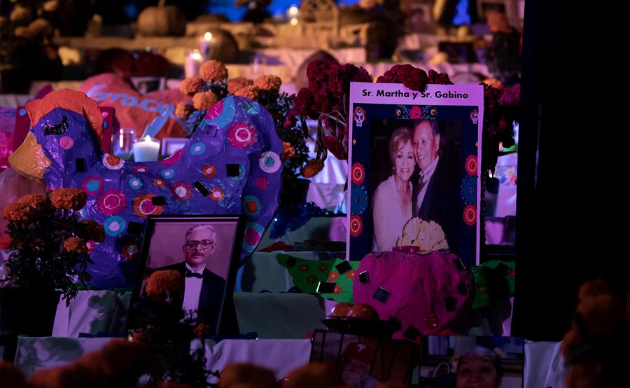altar monumental en el marco del d&iacute;a de muertos en el barrio de Santa Anita (4)