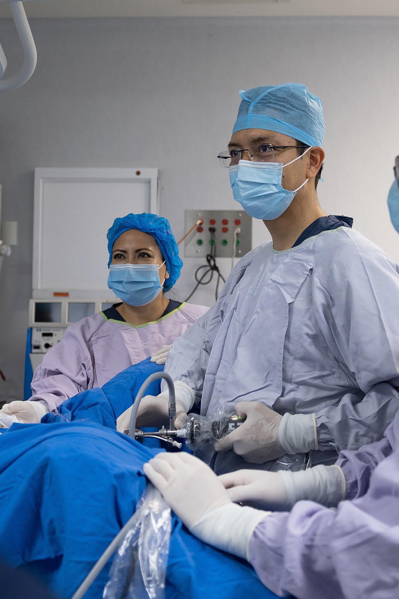 doctor Ashmar G&oacute;mez y la enfermera Leticia Salazar (1)
