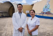 doctor Ashmar Gómez y la enfermera Leticia Salazar (2)