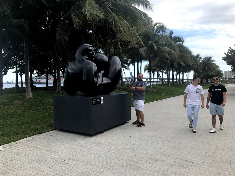 esculturas del artista costarricense Jorge Jim&eacute;nez Deredia
