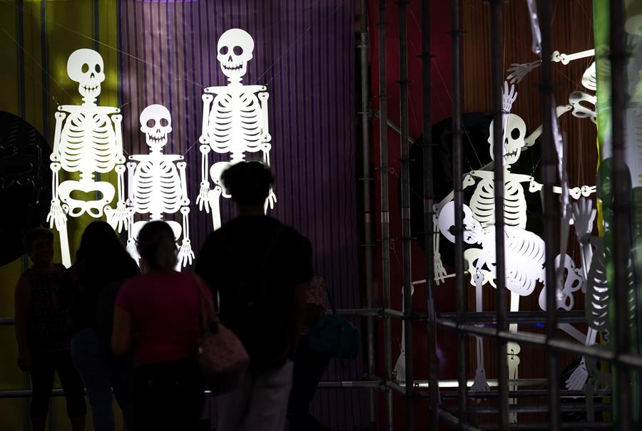 ofrenda de Muertos del artista Sergio Rodr&iacute;guez