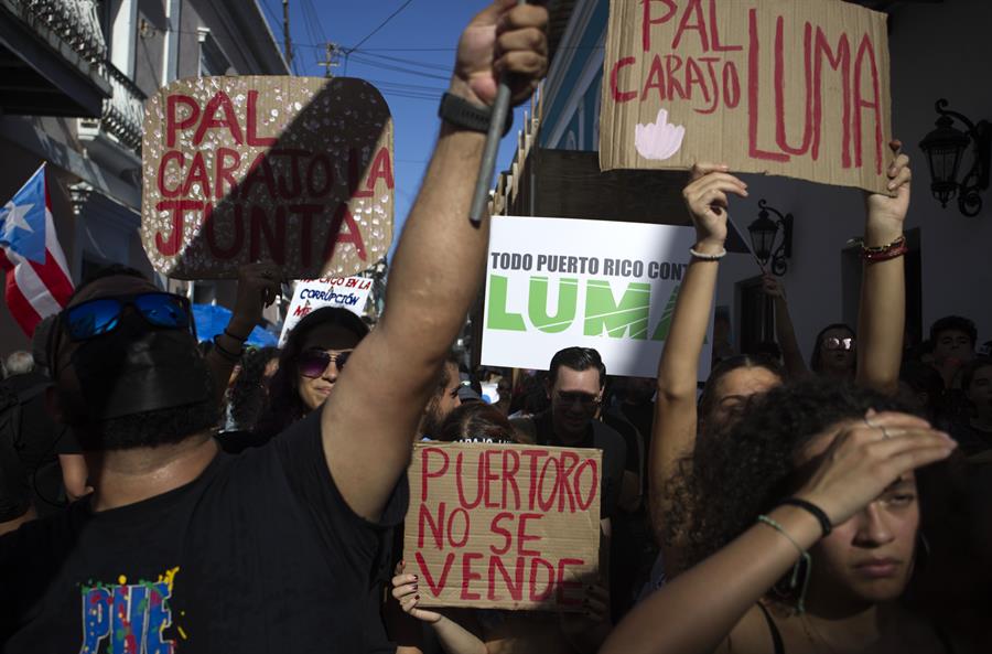 puertorrique&ntilde;os protestan de nuevo contra la compa&ntilde;&iacute;a el&eacute;ctrica (3)