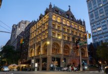 sede de Fotografiska, un museo de fotografía construido en lo que un día fue la Iglesia de las Misiones