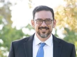 Adrián Fontes.